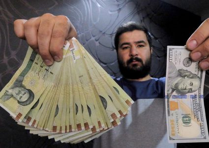 انخفاض الريال الإيراني بعد حادثة الناقلتين