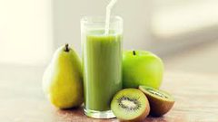 عصير الكيوي والتفاح الأخضر المنعش