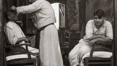 أقدم الحلاقين في البلدة القديمة يحكي عن تاريخ المهنة الأصيل