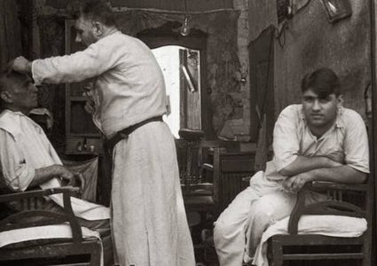 أقدم الحلاقين في البلدة القديمة يحكي عن تاريخ المهنة الأصيل