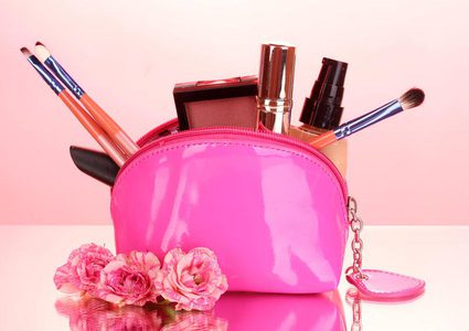 نصائح تنظيف أدوات وشنط المكياج بسهولة