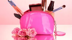 نصائح تنظيف أدوات وشنط المكياج بسهولة