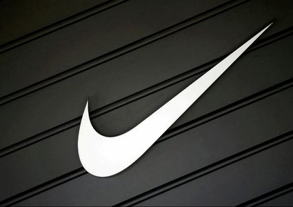 "حذاء المكواة" يعرض شركة"نايكي" لموجة عارمة من السخرية