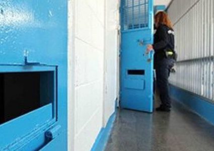 الأسيرات يهددن بالشروع في إضراب مفتوح الشهر المقبل