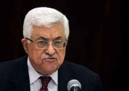 الرئيس عباس يكرم يوسف شعبان بنادى الممثلين