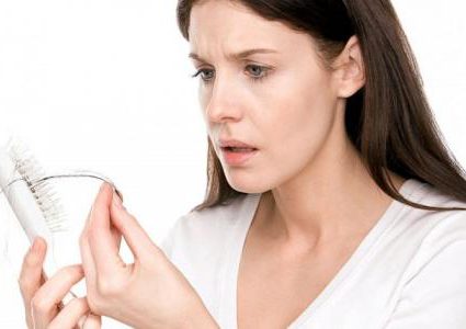 أسباب تساقط الشعر وطرق الوقاية