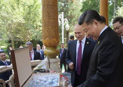 بوتين يهدي رئيس الصين "الآيس كريم" في عيد ميلاده