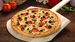 أسهل طريقة لعمل البيتزا الإيطالية في المنزل