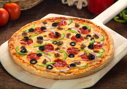 أسهل طريقة لعمل البيتزا الإيطالية في المنزل