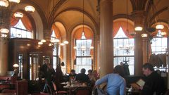 أبرز المقاهي الأدبية في العالم العربي