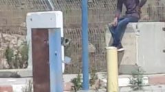 الاحتلال يقيم حواجز طيارة ويحتجز مواطنين ويعرقل حركتهم