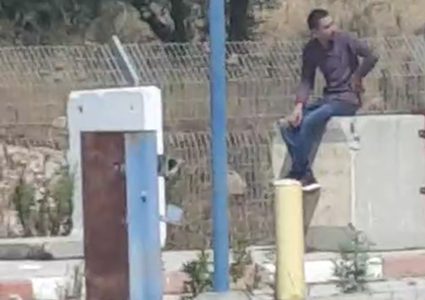 الاحتلال يقيم حواجز طيارة ويحتجز مواطنين ويعرقل حركتهم