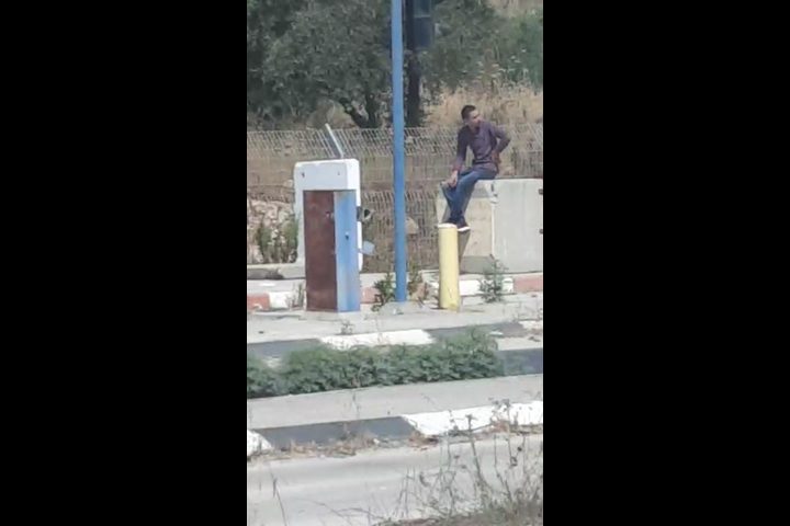 الاحتلال يقيم حواجز طيارة ويحتجز مواطنين ويعرقل حركتهم