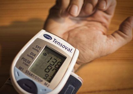 هل ضغط الدم وصل مرحلة الخطر؟.. علامات على الوجه لا تتجاهلها