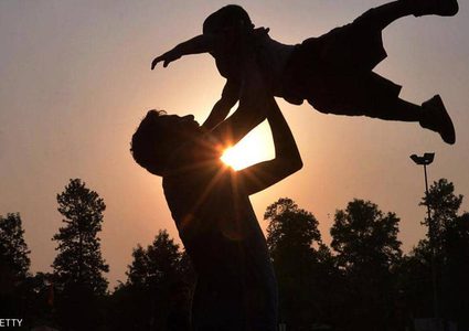 يوم الأب العالمي.. الملايين يحتفلون والمغردون يقولون كلمتهم