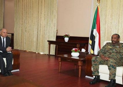 مباحثات بين البرهان وأمين عام الجامعة العربية بشأن السودان