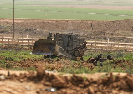 الاحتلال يجرف أراض في عوريف جنوب نابلس