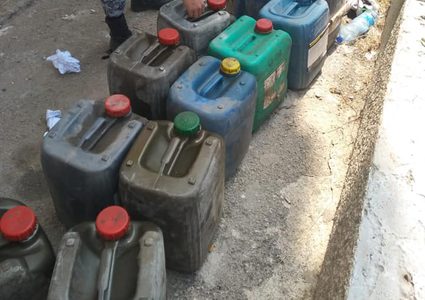 ضبط سولار وزيت سيارات مهرب في الخليل و رام الله