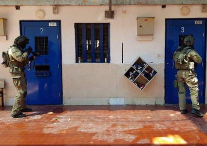 اقتحام قسم(3) في معتقل"ريمون" وحالة من التوتر