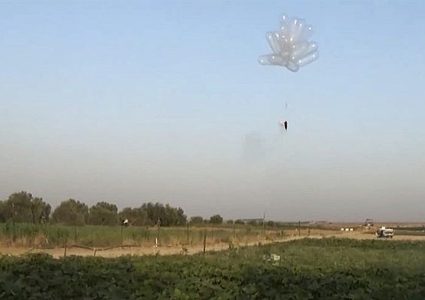 الاحتلال يزعم: إطلاق بالونات حارقة من غزة