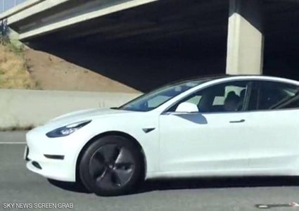 رجل  يغط في نومه أثناء القيادة و"ذعر على الطريق"