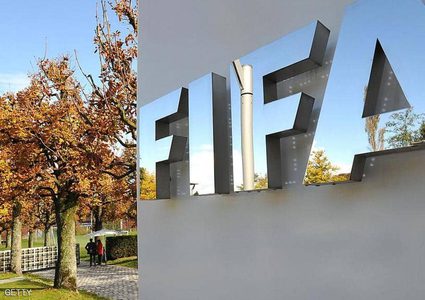"الفيفا" يعلن الحرب على العنصرية بالملاعب بتصفيات كأس العالم