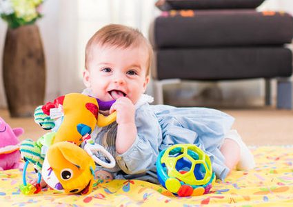 عادة "إخراج اللسان" لدى الرضيع