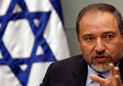 ليبرمان: الأموال القطرية تصل أولاً وأخيراً لنشطاء حماس