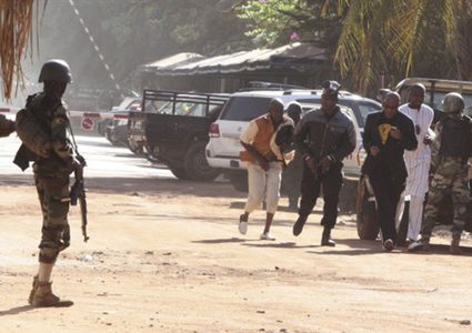 41 قتيل بهجوم شنه مسلحون وسط جمهورية مالي