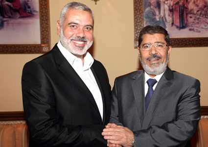 هنية يهاتف زوجة مرسي معزيًا