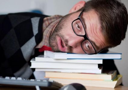 دراسة: قلة النوم تخفض قدرة الدماغ على الاحتفاظ بالمعلومات الجديدة