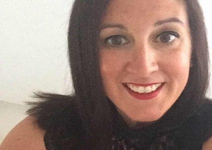 بريطانية تنقذ حياة ابنها بعد أن لاحظت إحمرارا على زنده