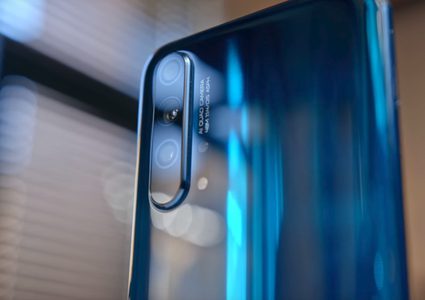 "هواوي" تعود للمنافسة بهاتف متطور