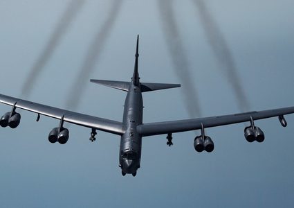 قاذفة استراتيجية أمريكية تهبط اضطراريا في بريطانيا