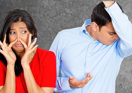 لكي لا تشعر بالحرج : نصائح للتخلص من رائحة العرق المزعجة
