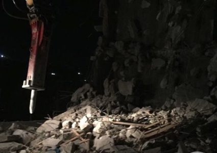 ارغام عائلة على هدم منزلها بالقدس