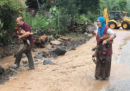 زلزال يضرب تركيا وفيضانات جارفة في طرابزون