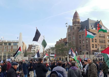 وقفة شعبية للجالية الفلسطينية بهولندا دعماً للرئيس عباس