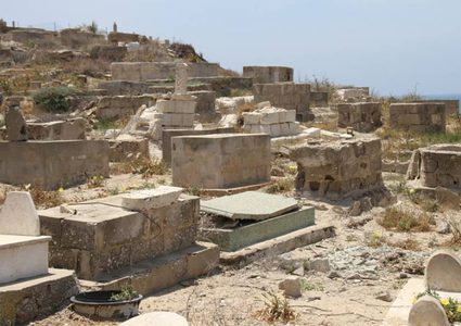 محكمة الاحتلال تمهل 15 يومًا للرد على نقل مقبرة بيافا