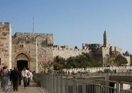 مقدسيون يحذرون من خطورة الاستيلاء على "باب الخليل"