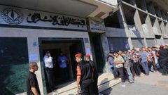 مالية حماس :غداً صرف دفعة من رواتب الموظفين بغزة