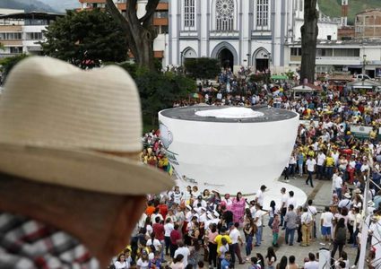 كولومبيا تدخل "غينيس" بأضخم كوب قهوة في العالم