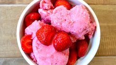 مثلجات الفراولة والاناناس
