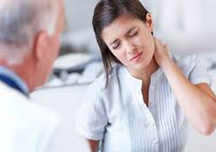 10 طرق لتخفيف المعاناة من آلام الرقبة