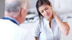 10 طرق لتخفيف المعاناة من آلام الرقبة