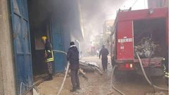 اخماد حريق كبير داخل منجرة بقلقيلية من قبل الدفاع المدني