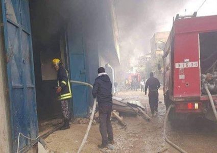 اخماد حريق كبير داخل منجرة بقلقيلية من قبل الدفاع المدني