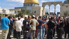 مستوطنون يقتحمون الاقصى بحراسة مشدّدة