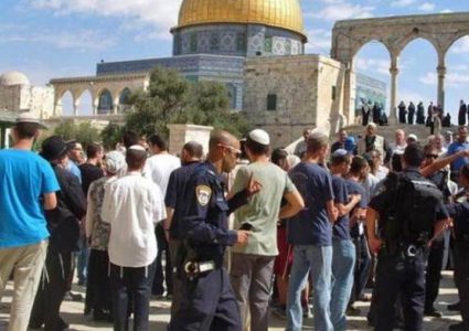 مستوطنون يقتحمون الاقصى بحراسة مشدّدة