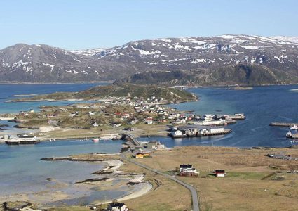 "جزيرة الصيف" ترفض ساعات العمل التقليدية